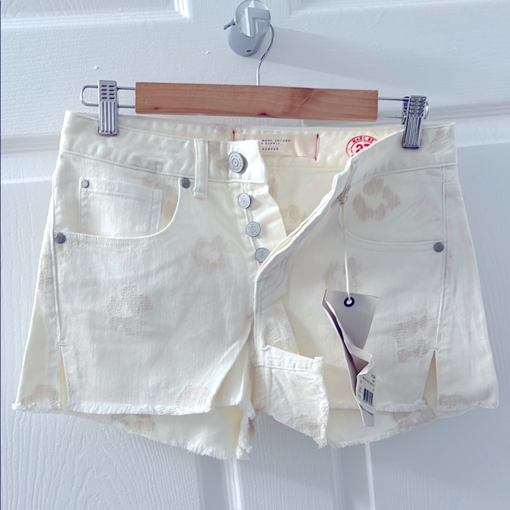 NWT Marc by Marc Jacobs Cream Shorts Cheetah embroideries Size 27